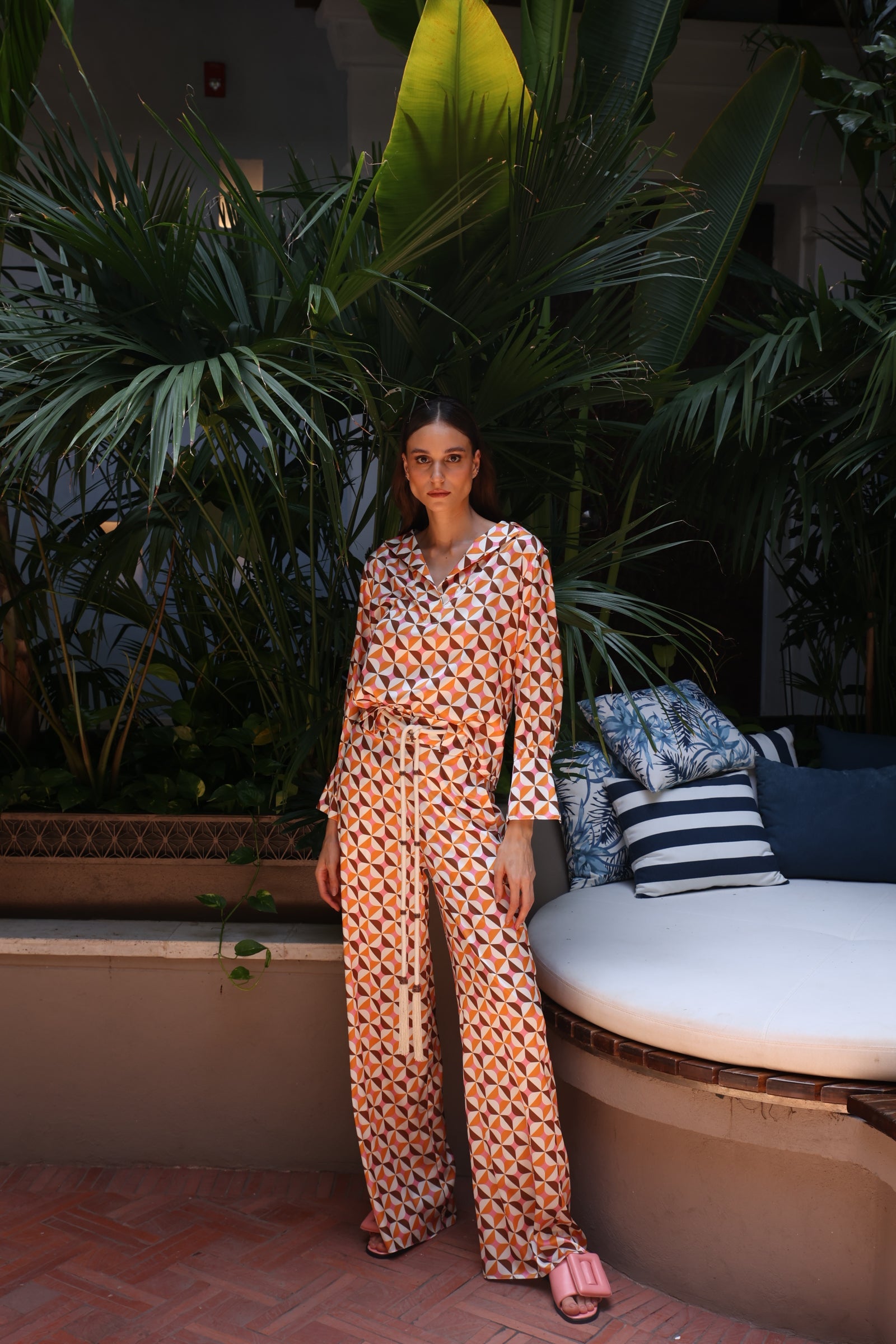 Pantalon seda estampado con cinturon