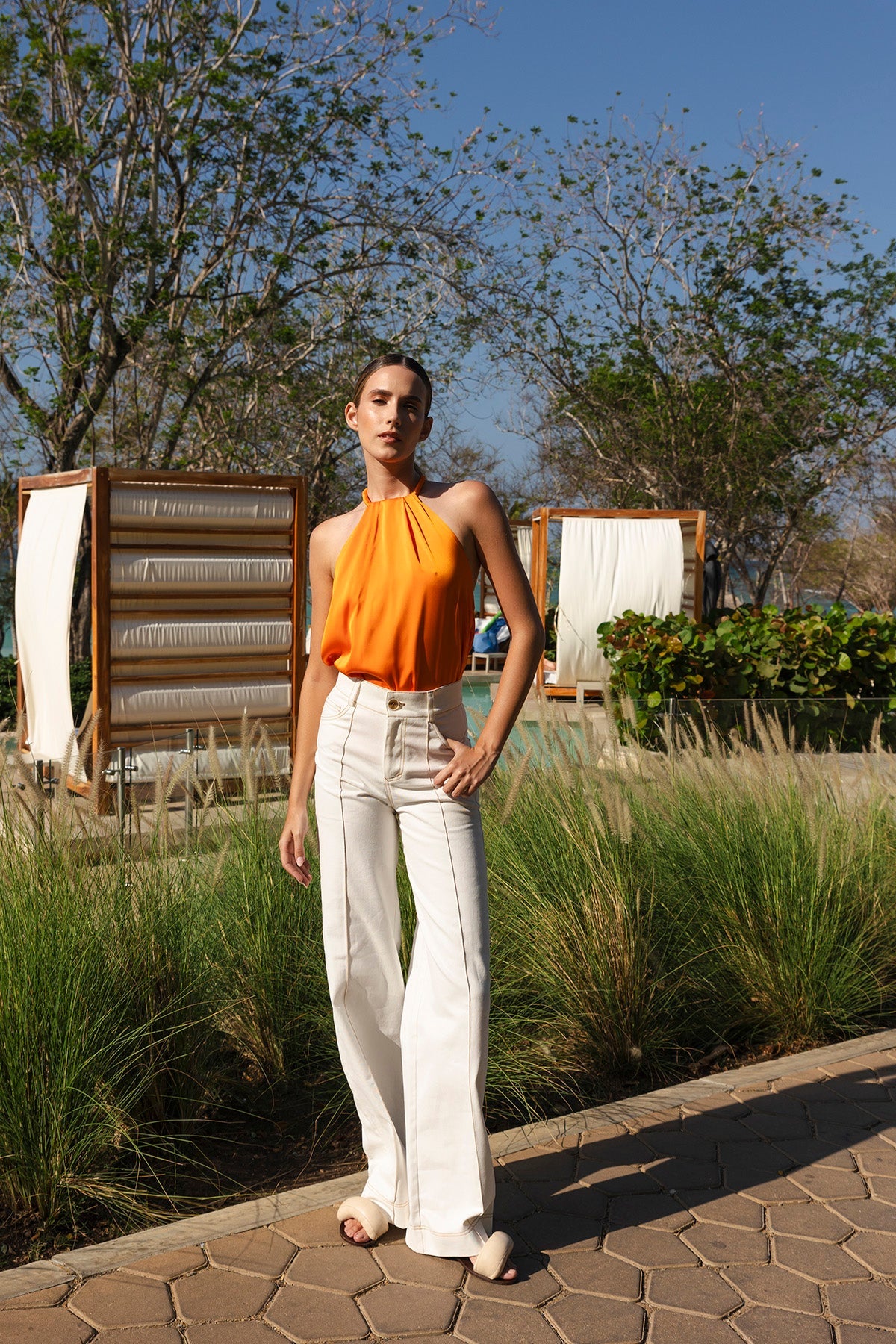 Top seda halter unicolor