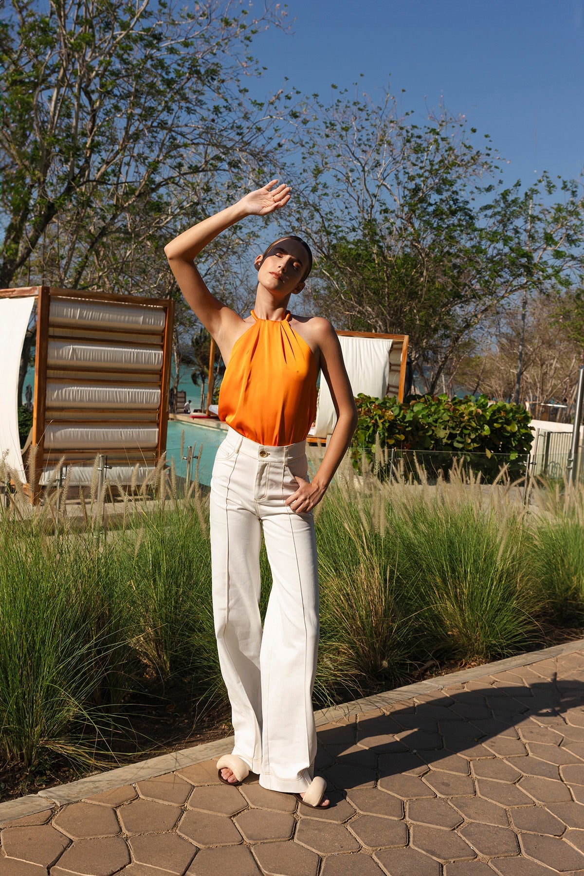 Top seda halter unicolor