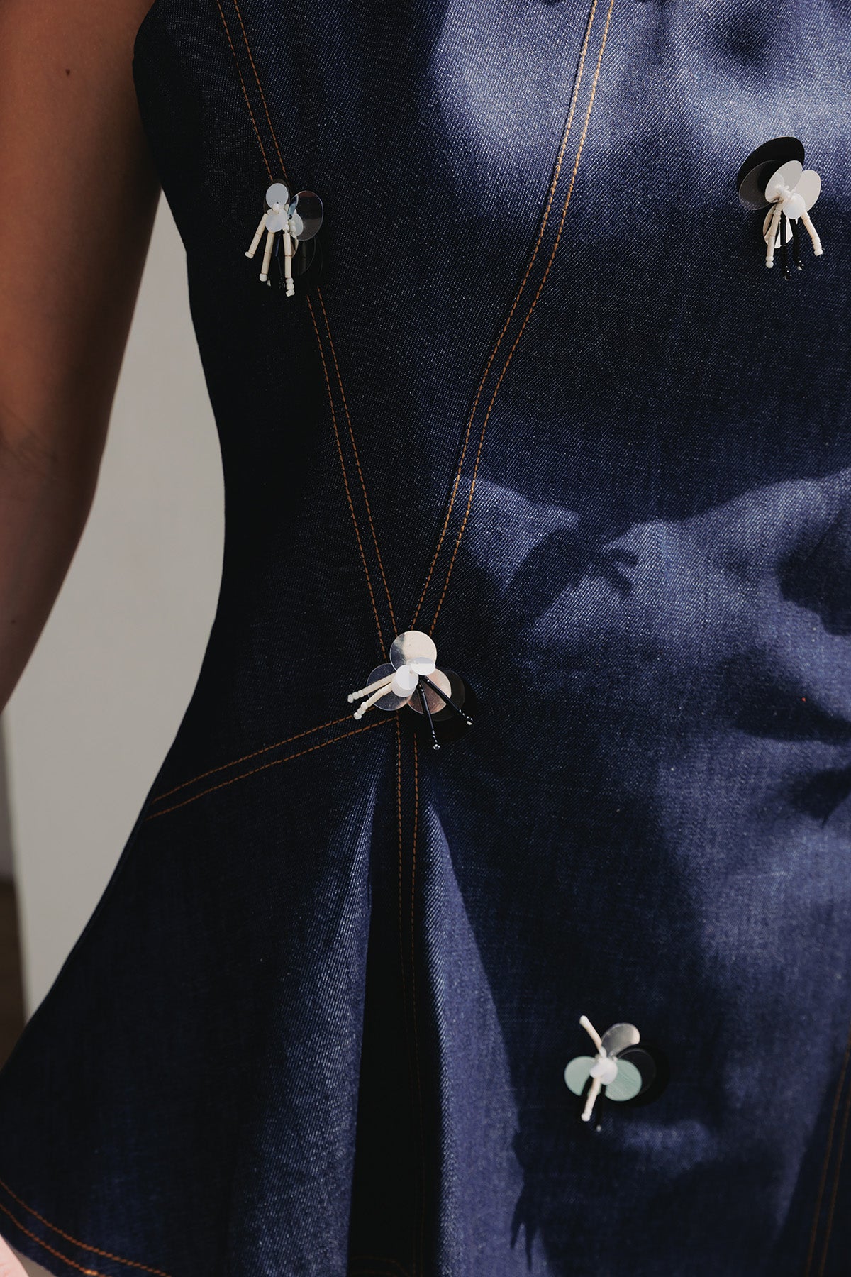 VEST DENIM CON LENTEJUELONES