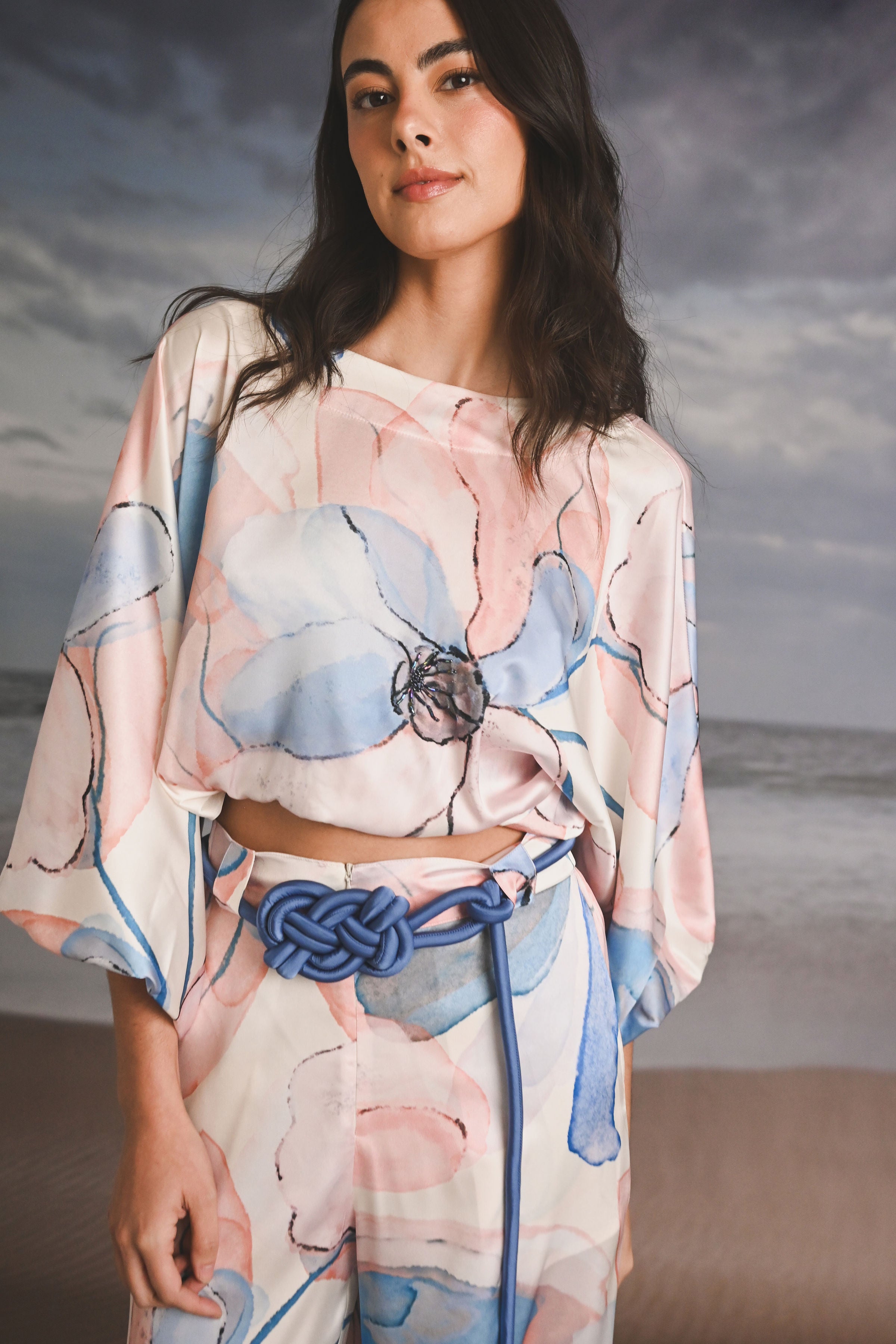 BLUSA SEDA ESTAMPADA CON MANGAS