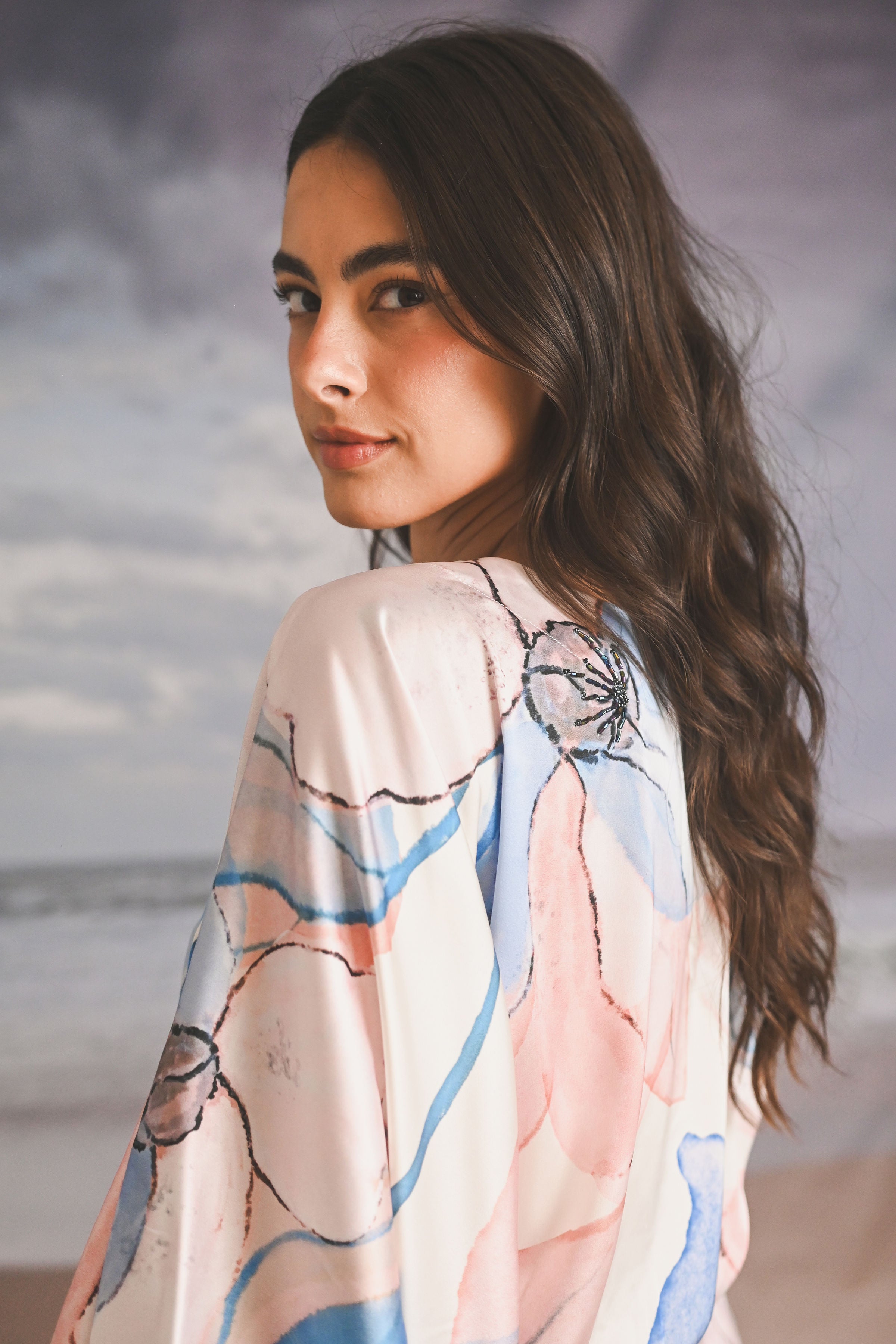 BLUSA SEDA ESTAMPADA CON MANGAS